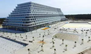 Nowy hotel Gołębiewski w Pobierowie wkrótce otworzy swoje drzwi. Ogromny obiekt z tarasami i basenem w budowie.