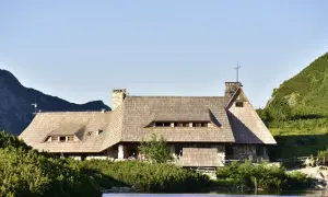 Ile kosztuje nocleg w schronisku? Ceny i tajemnice oszczędności