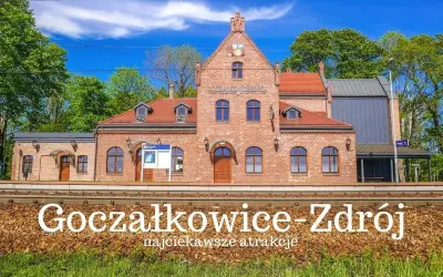 Goczałkowice-Zdrój: nadchodzące wydarzenia i najciekawsze atrakcje czekają na odkrycie. Ceglany dworzec kolejowy w słoneczny dzień.