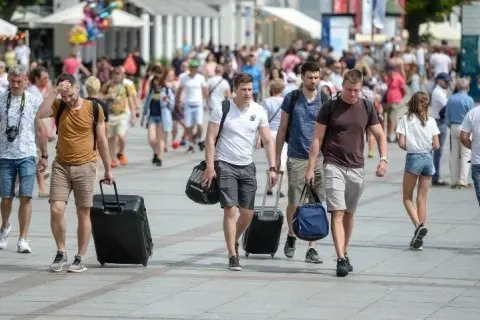 Jak dojechać do Mielna pociągiem - uniknij korków i oszczędź czas