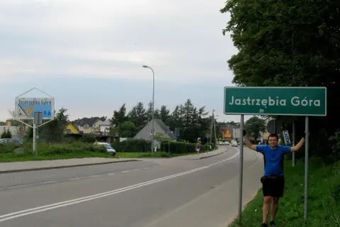 Jak dojechać z Jastrzębiej Góry na Hel - najlepsze opcje podróży