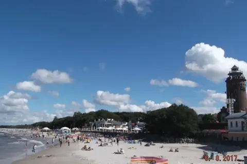 Kołobrzeg plaża wschodnia czy zachodnia – która jest lepsza dla rodzin?