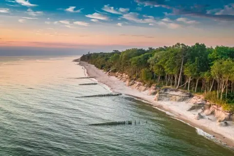 Ile za nocleg nad morzem? Ceny i najlepsze oferty w Polsce