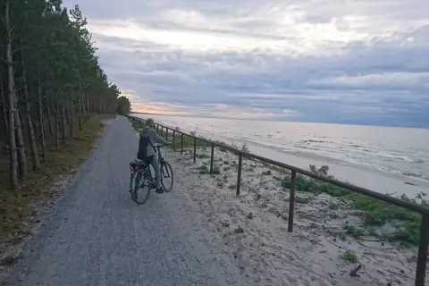 Ile km z Gdańska do Krynicy Morskiej? Sprawdź różne trasy i odległości