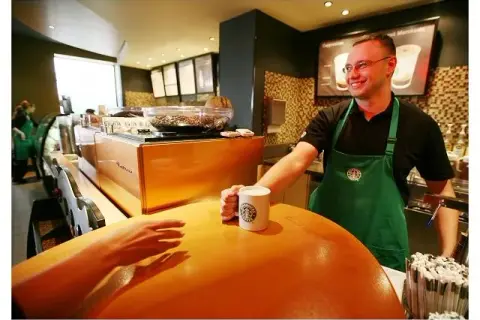 Czy w Kołobrzegu jest Starbucks? Sprawdź, gdzie napić się kawy