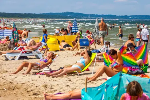 Gdzie szukać noclegów nad morzem, by nie przepłacić za wakacje?