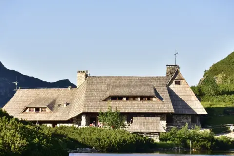 Ile kosztuje nocleg w schronisku? Ceny i tajemnice oszczędności
