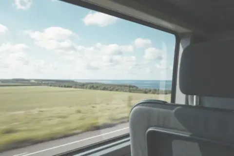 Jak dojechać do Ustronia Morskiego - najlepsze opcje transportu i trasy