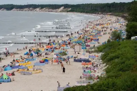 Ustka plaża wschodnia czy zachodnia - która jest lepsza dla ciebie?