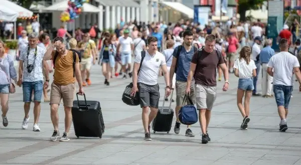 Jak dojechać do Mielna pociągiem - uniknij korków i oszczędź czas