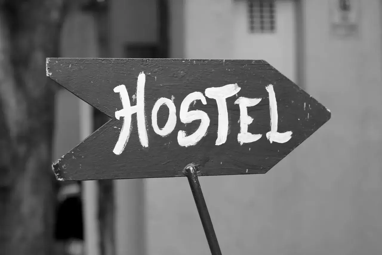 Zdjęcie Jak wygląda nocleg w hostelu? Odkryj zaskakujące fakty i porady